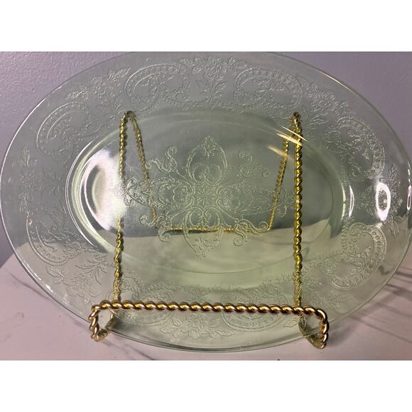 Vintage Etched Uranium Glass Oval Platter with Gold-Tone Stand | Glows Under UV - Picture 8 of 12